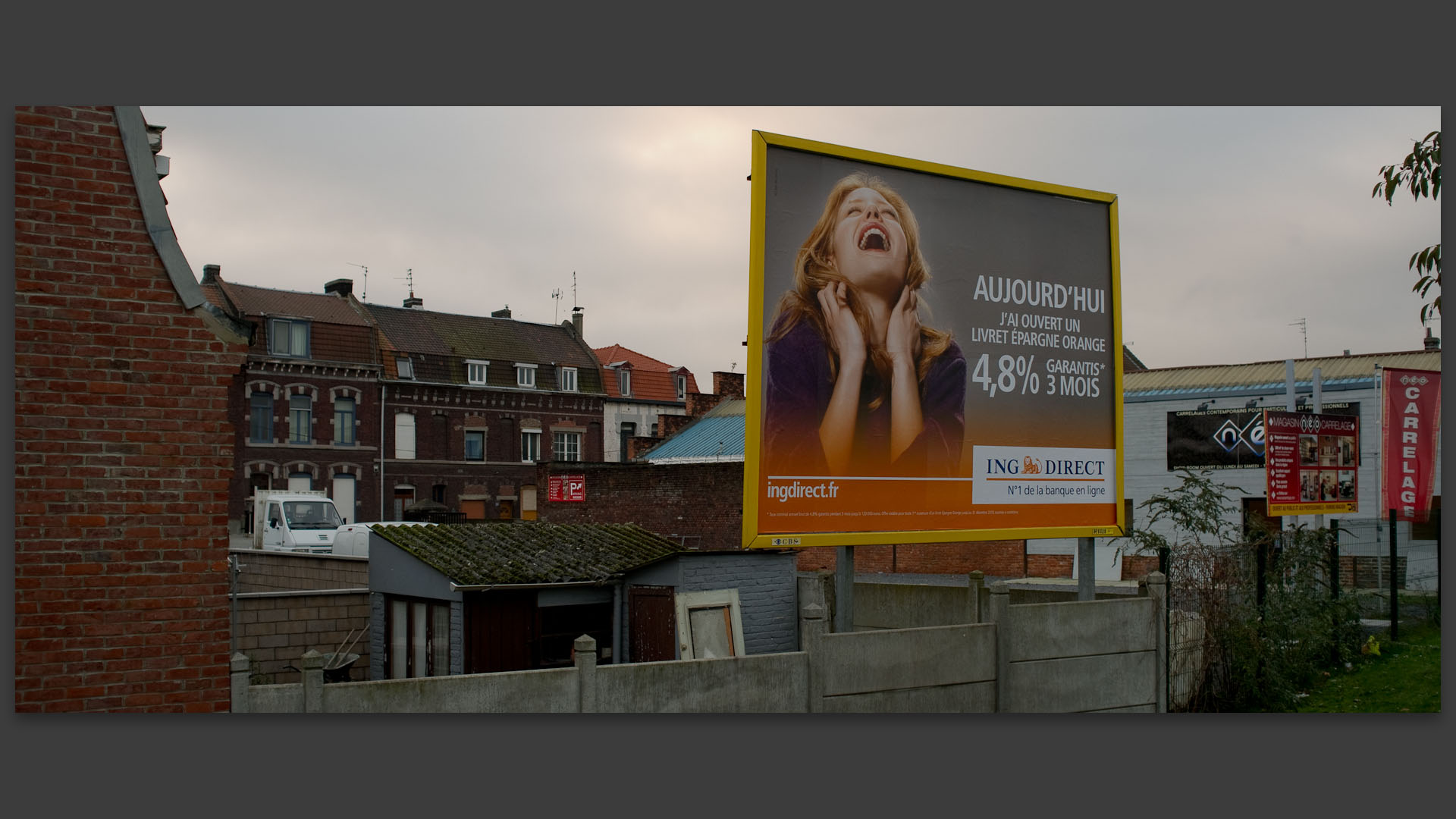 Panneau publicitaire, quai de Grimonpont, à Roubaix.